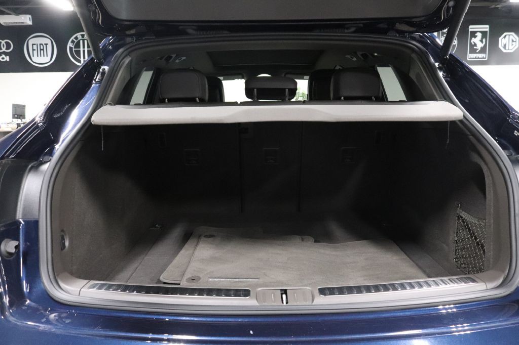 2023 Porsche Macan Image 24