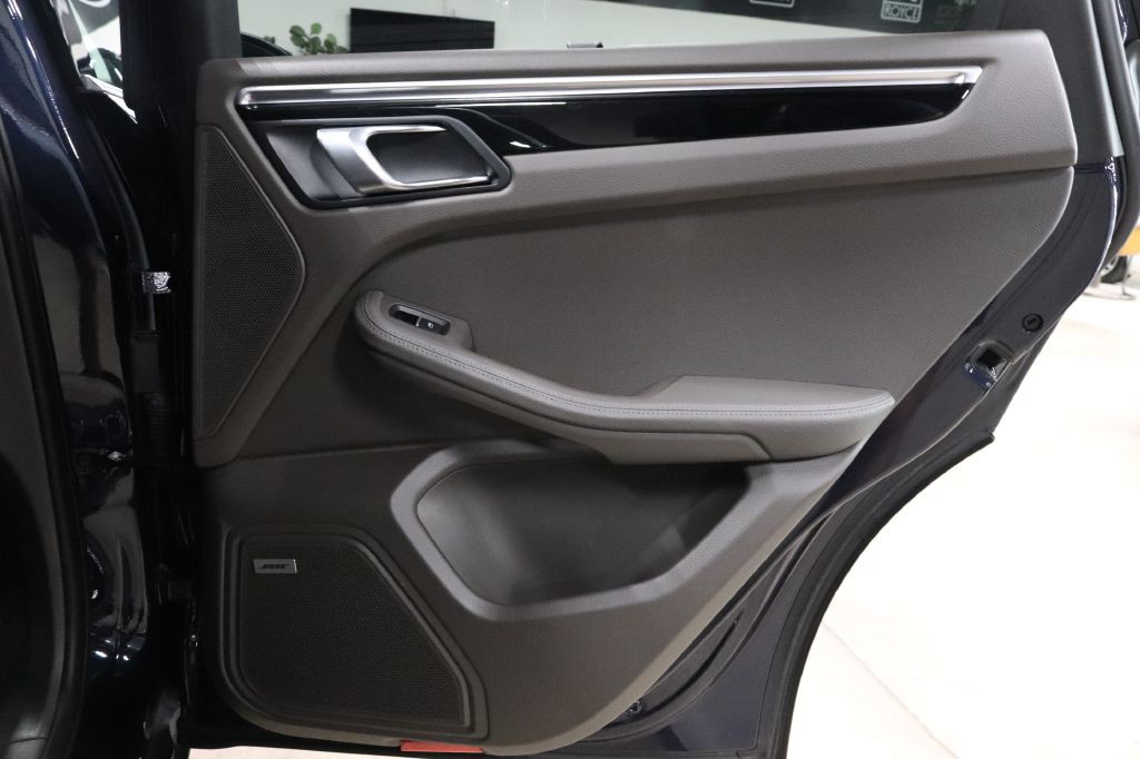 2023 Porsche Macan Image 25