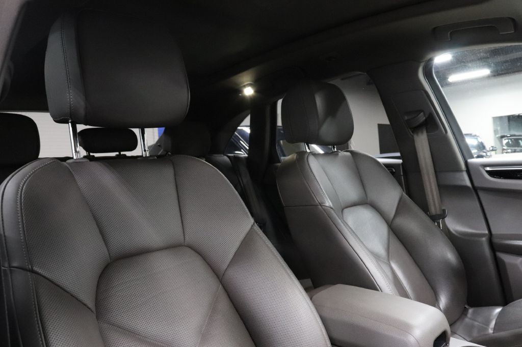 2023 Porsche Macan Image 30