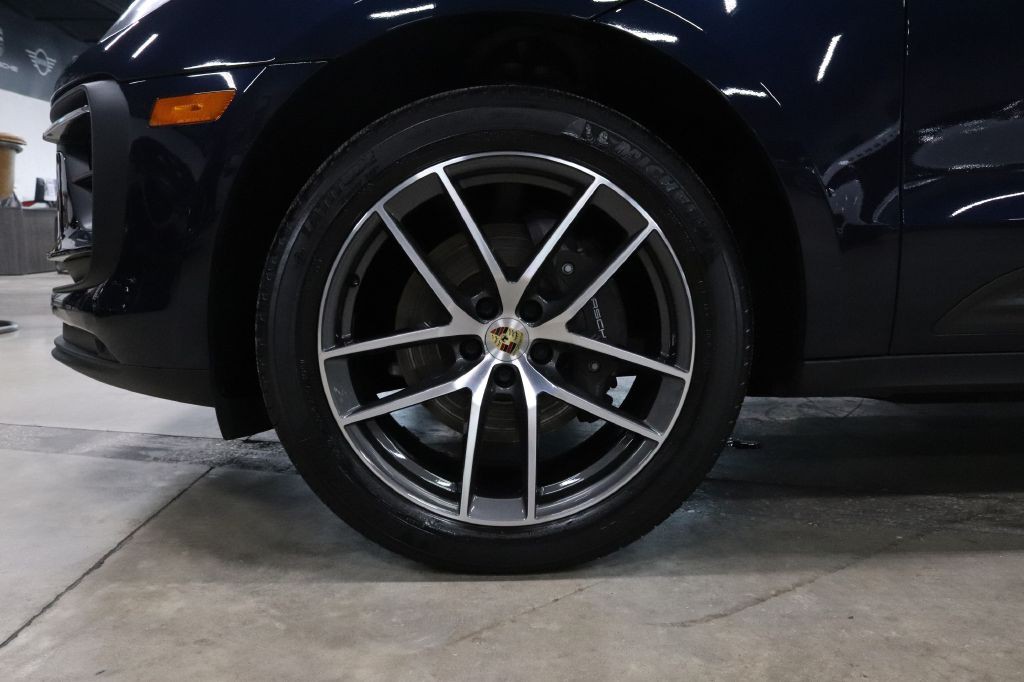 2023 Porsche Macan Image 32
