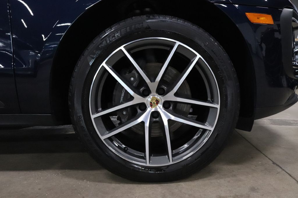 2023 Porsche Macan Image 35
