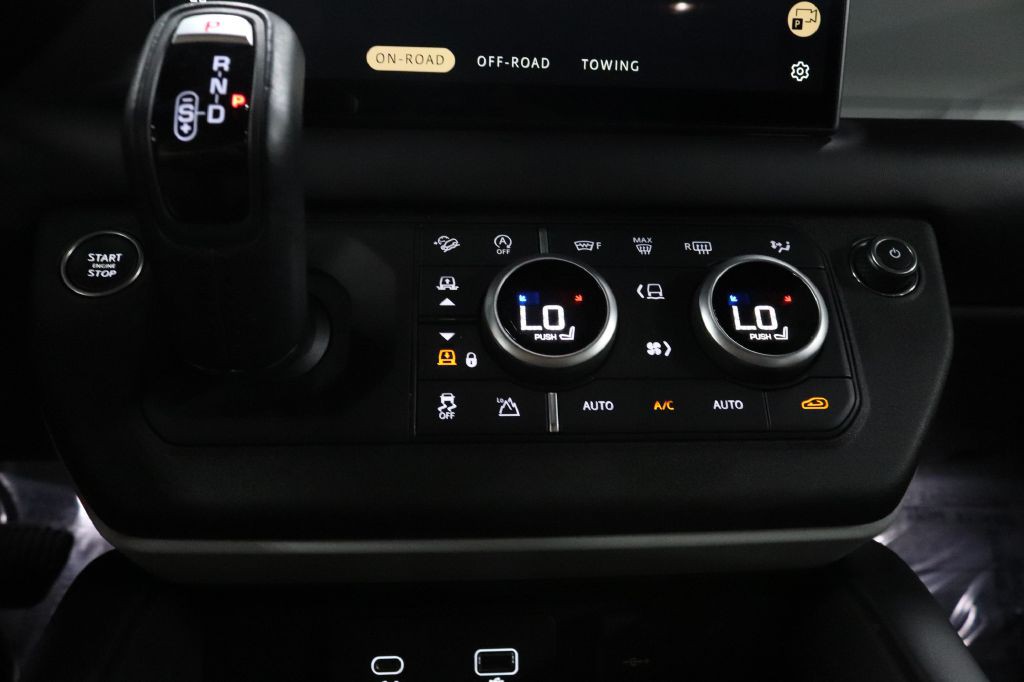 2024 Land Rover Defender Image 17