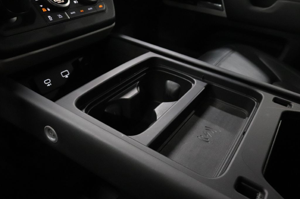 2024 Land Rover Defender Image 18