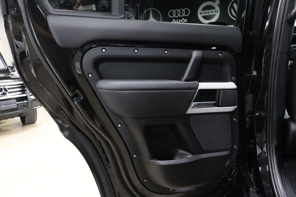 2024 Land Rover Defender Image 21