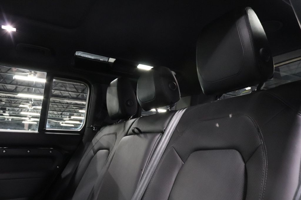 2024 Land Rover Defender Image 23