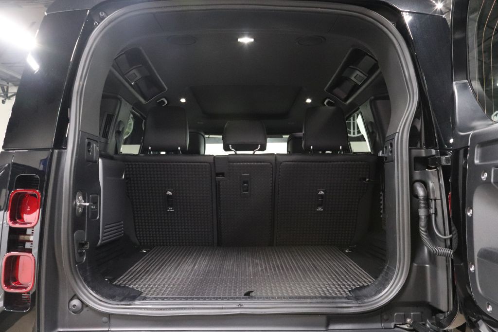 2024 Land Rover Defender Image 25