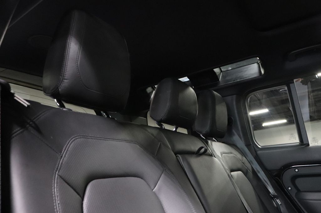 2024 Land Rover Defender Image 28