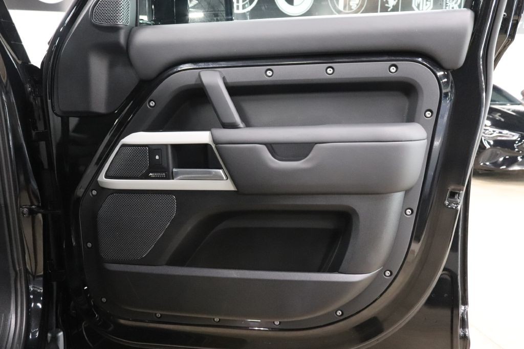 2024 Land Rover Defender Image 29