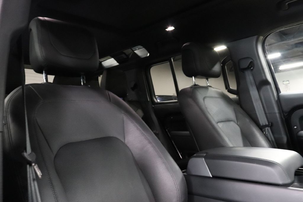 2024 Land Rover Defender Image 31