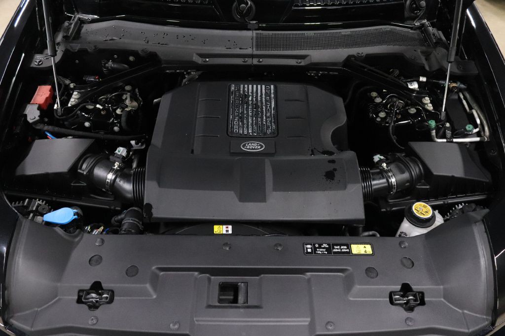 2024 Land Rover Defender Image 32