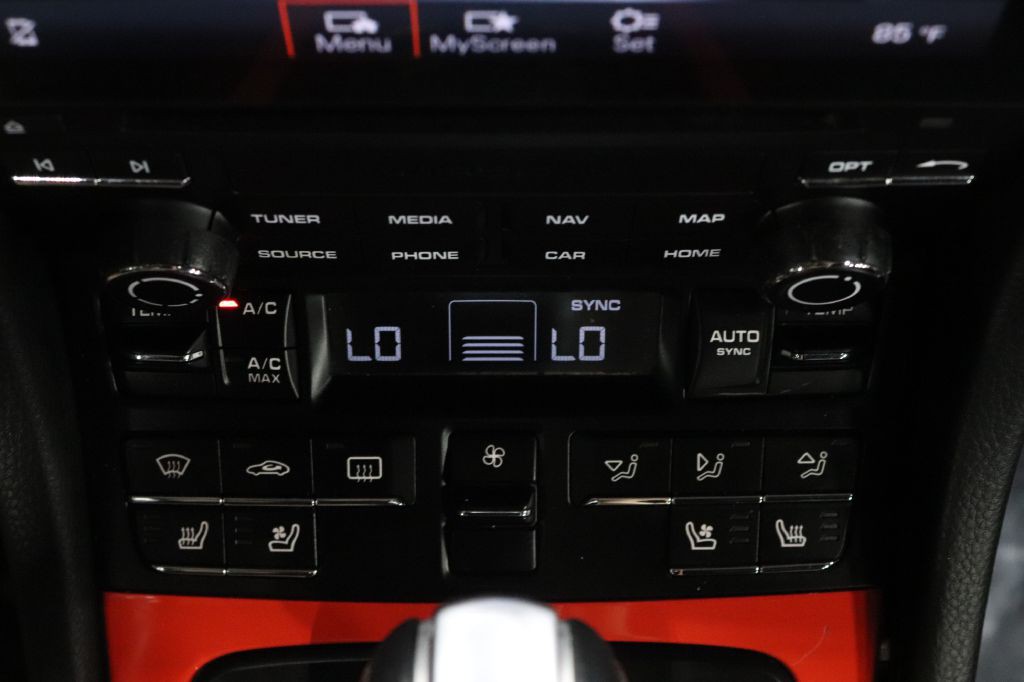 2019 Porsche Cayman Image 17