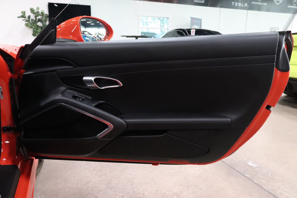 2019 Porsche Cayman Image 23