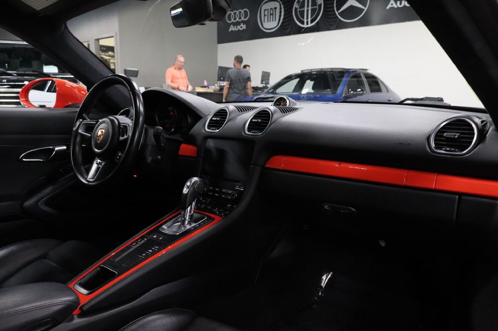 2019 Porsche Cayman Image 24