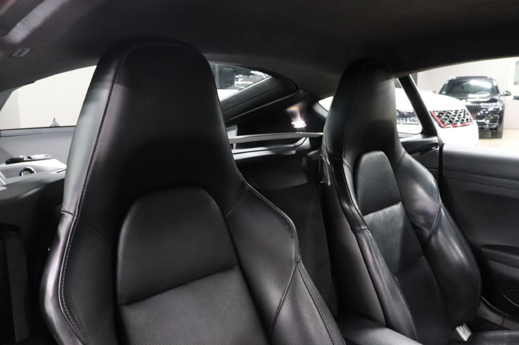 2019 Porsche Cayman Image 25