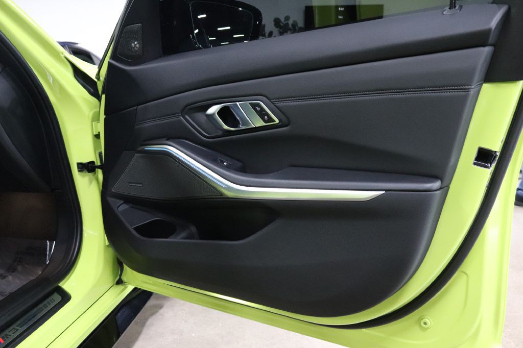 2023 BMW M3 Image 28