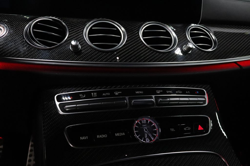 2018 Mercedes-Benz E-Class Image 19