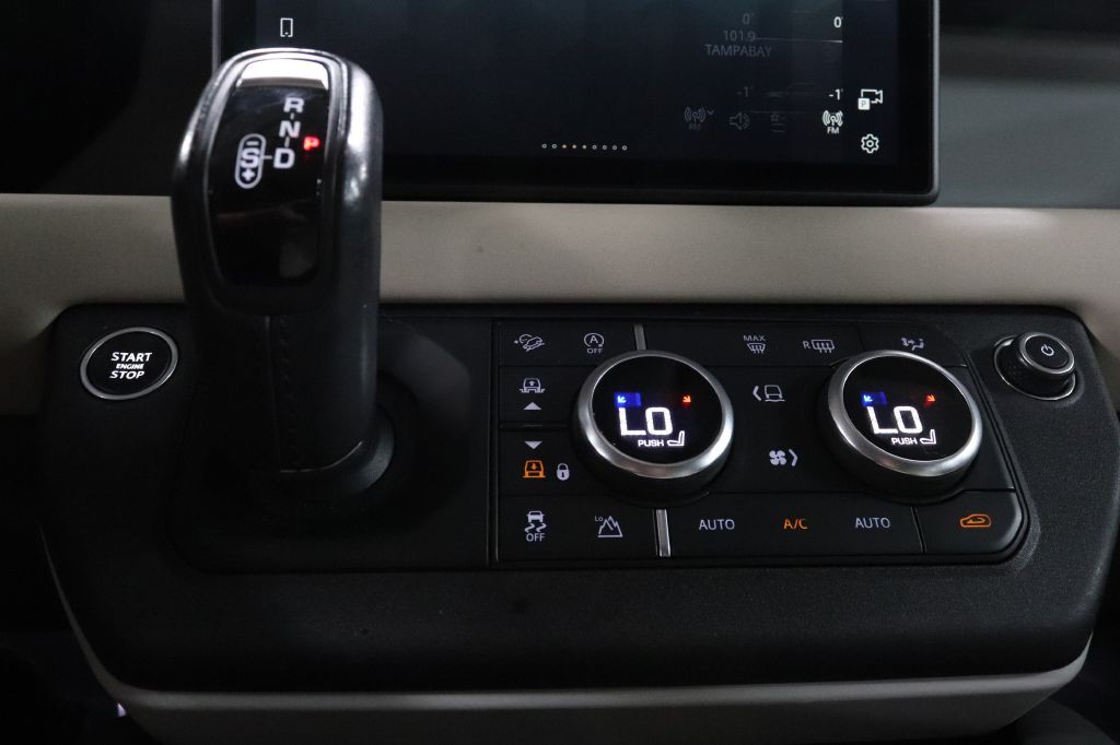2020 Land Rover Defender Image 17