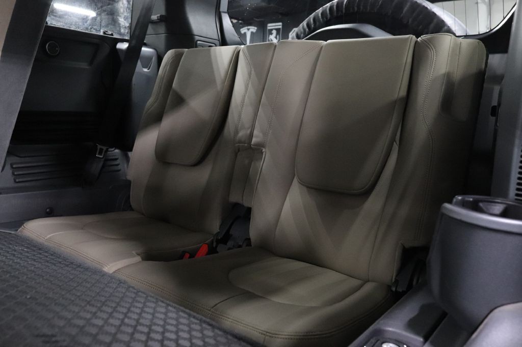 2020 Land Rover Defender Image 24