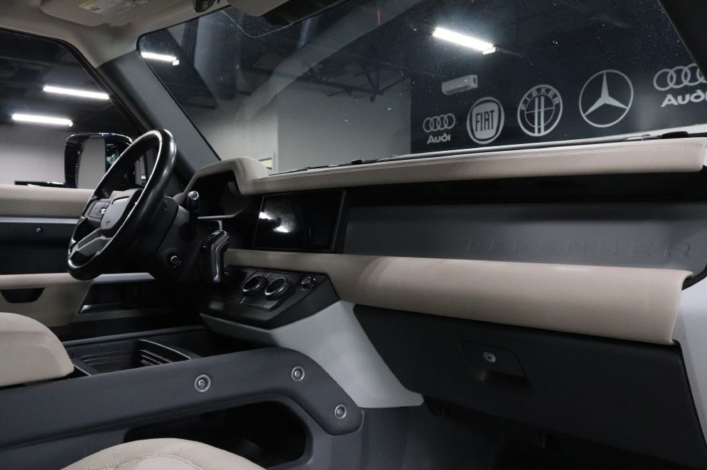 2020 Land Rover Defender Image 32