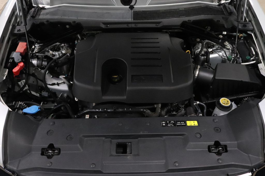 2020 Land Rover Defender Image 34