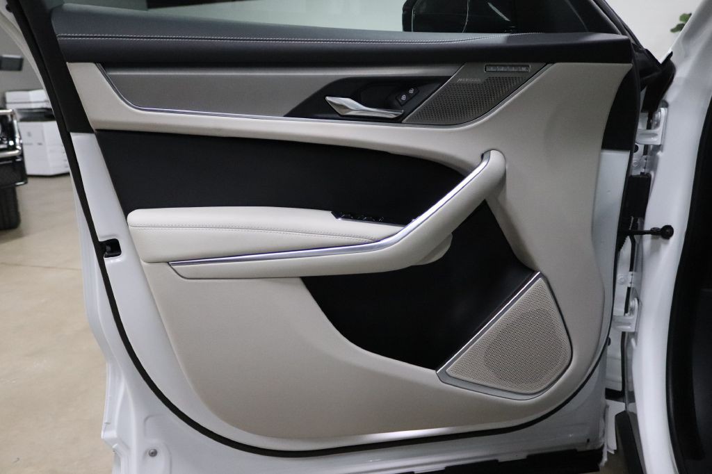 2026 Jaguar F-PACE Image 8