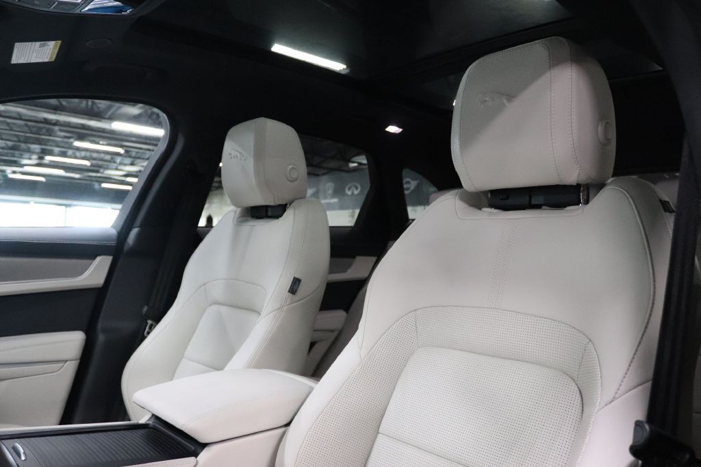 2026 Jaguar F-PACE Image 10