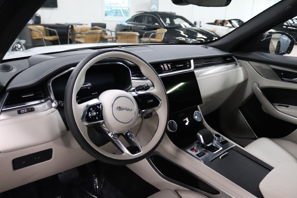 2026 Jaguar F-PACE Image 11
