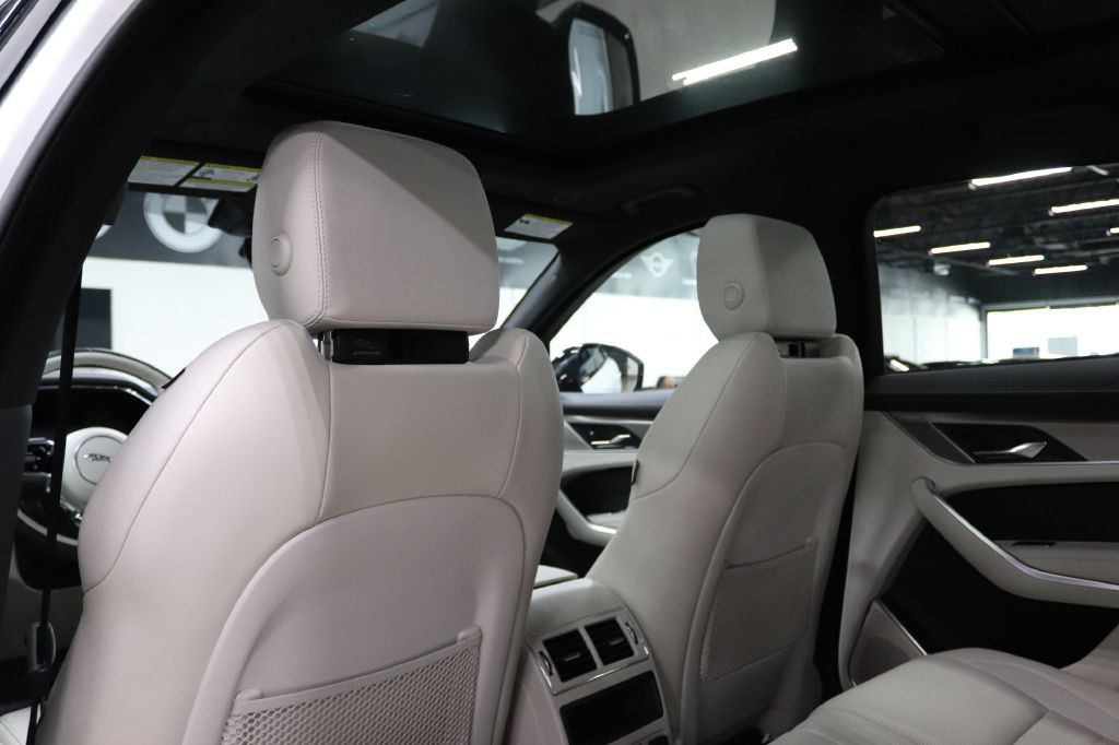 2026 Jaguar F-PACE Image 15