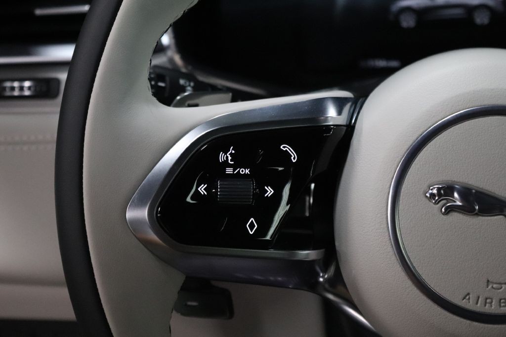 2026 Jaguar F-PACE Image 27