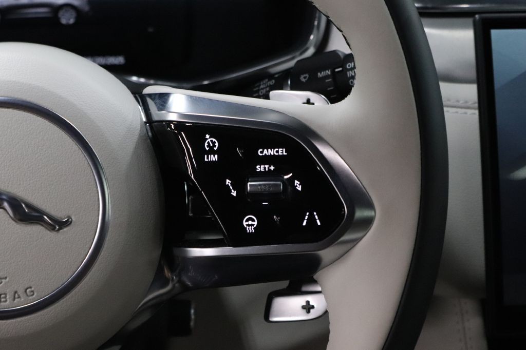 2026 Jaguar F-PACE Image 28