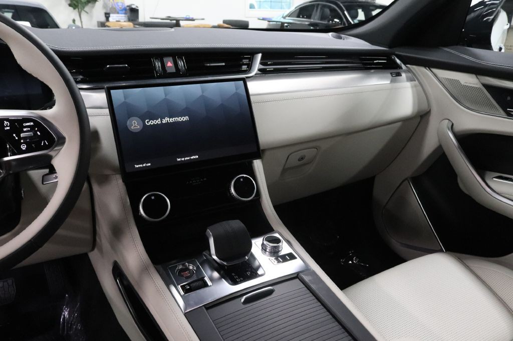 2026 Jaguar F-PACE Image 29