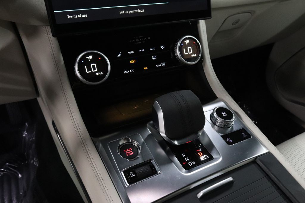 2026 Jaguar F-PACE Image 30