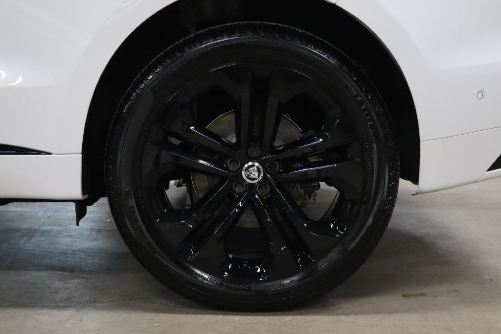 2026 Jaguar F-PACE Image 37