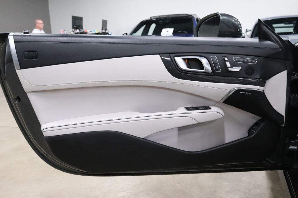 2015 Mercedes-Benz SL-Class Image 16