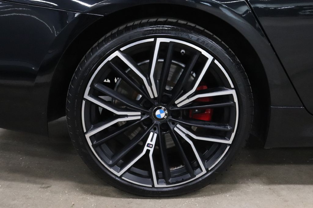 2021 BMW 5 Series Image 39