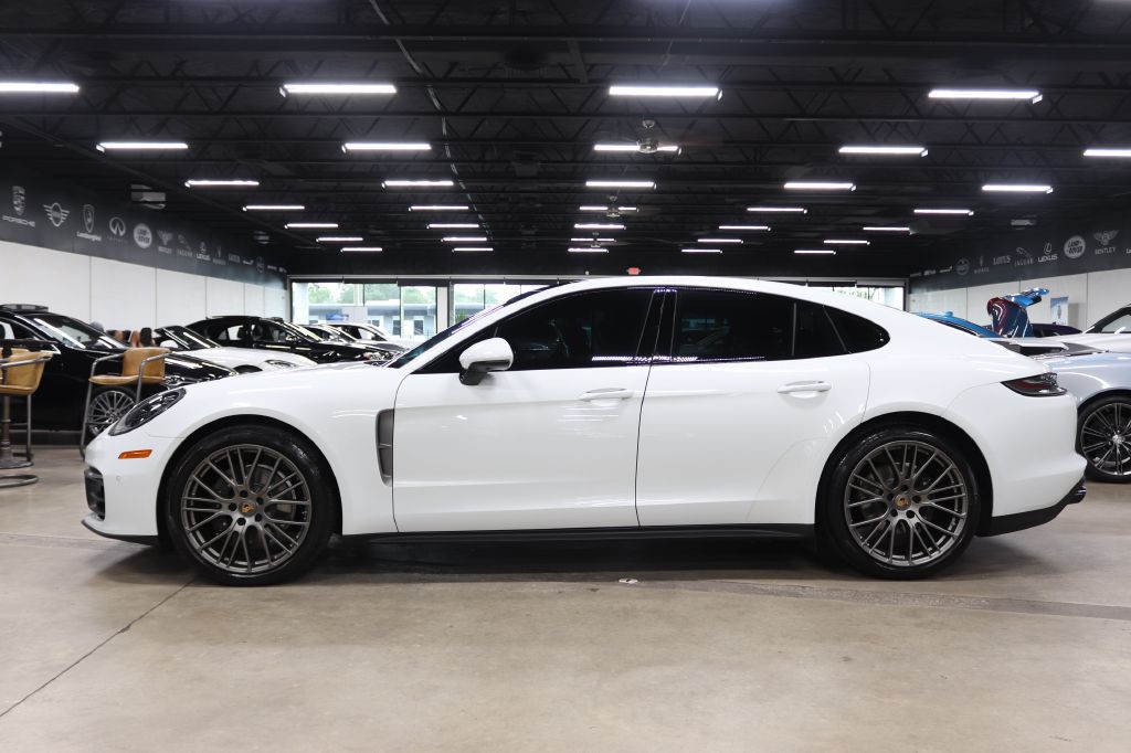2022 Porsche Panamera Image 2