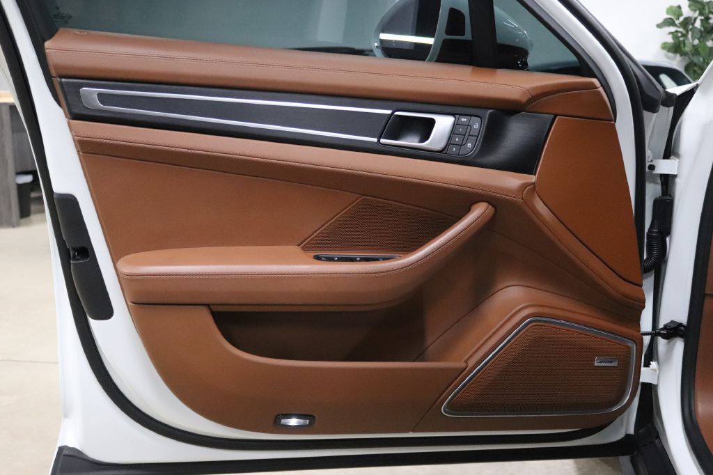 2022 Porsche Panamera Image 9