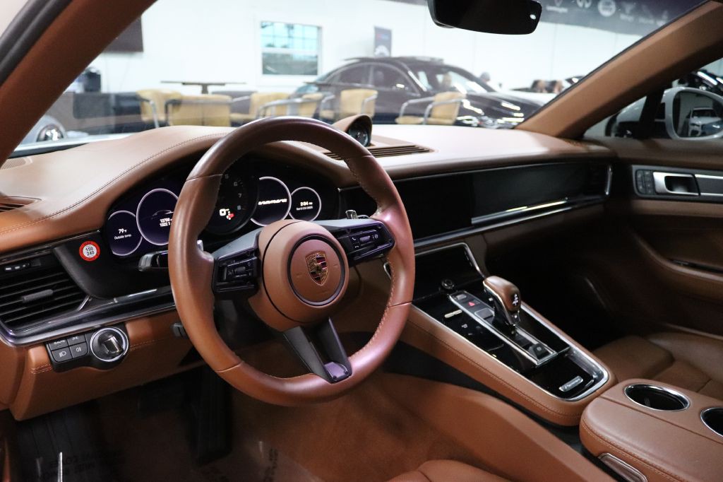 2022 Porsche Panamera Image 12