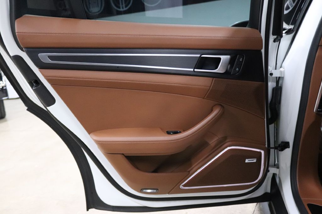 2022 Porsche Panamera Image 13