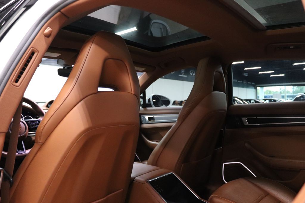 2022 Porsche Panamera Image 16