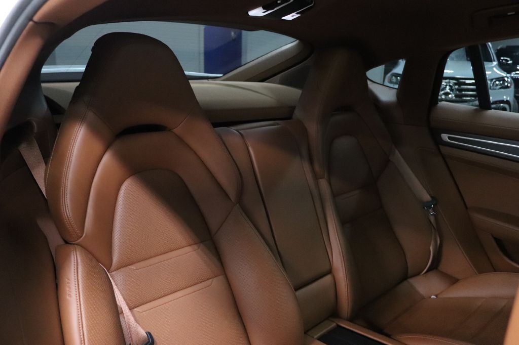 2022 Porsche Panamera Image 20