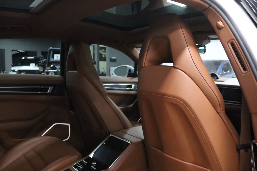 2022 Porsche Panamera Image 21
