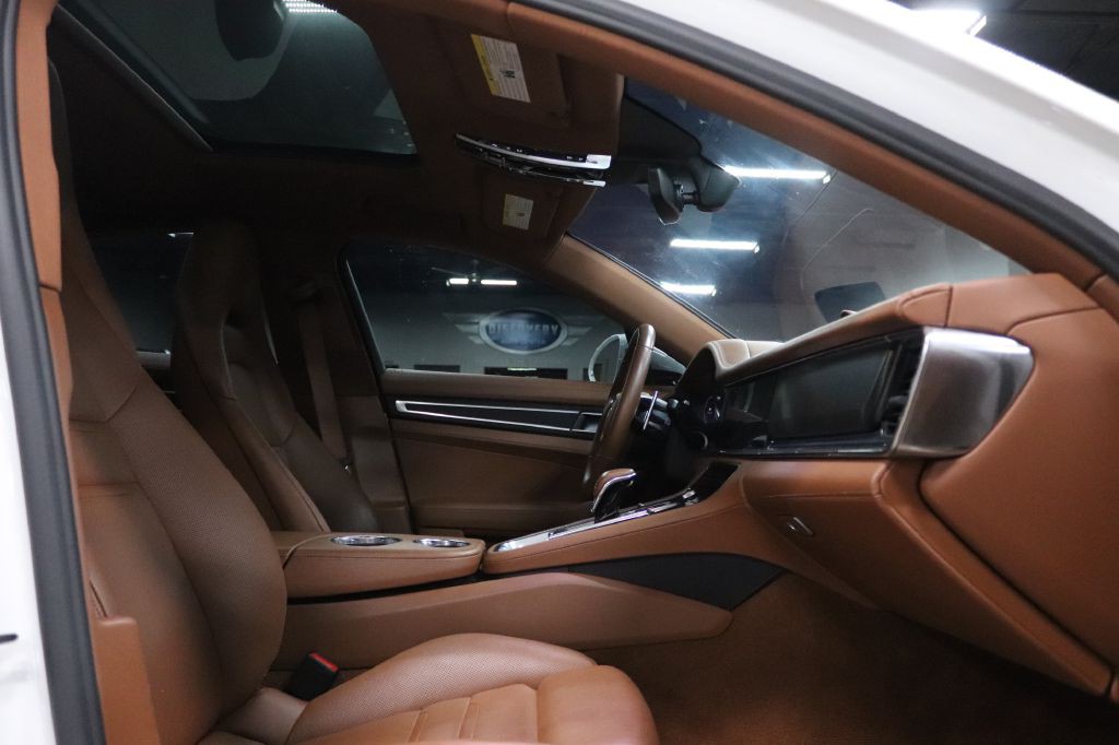 2022 Porsche Panamera Image 23
