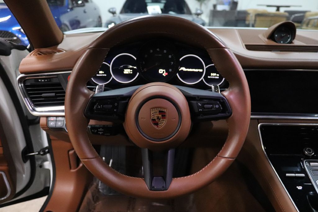 2022 Porsche Panamera Image 27