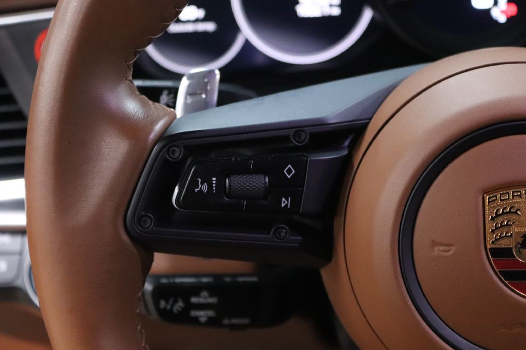 2022 Porsche Panamera Image 28