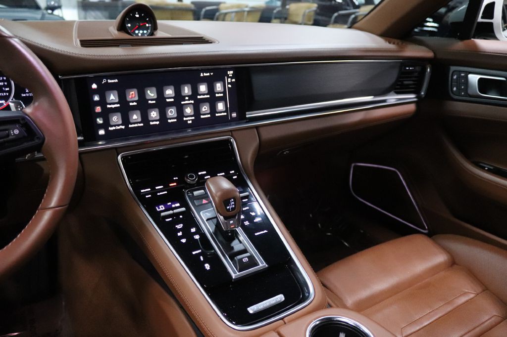 2022 Porsche Panamera Image 30