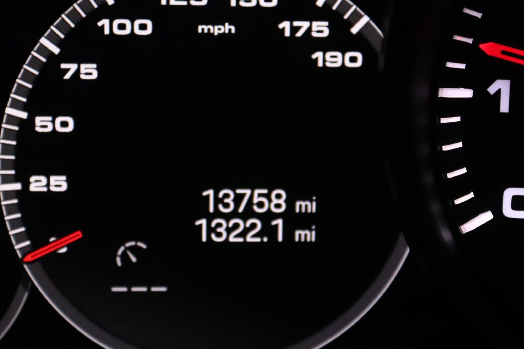 2022 Porsche Panamera Image 36