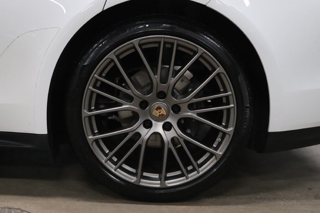 2022 Porsche Panamera Image 38