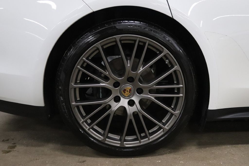 2022 Porsche Panamera Image 39