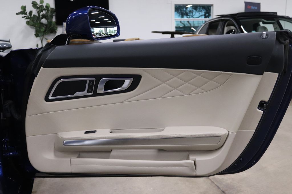 2020 Mercedes-Benz AMG GT Image 21